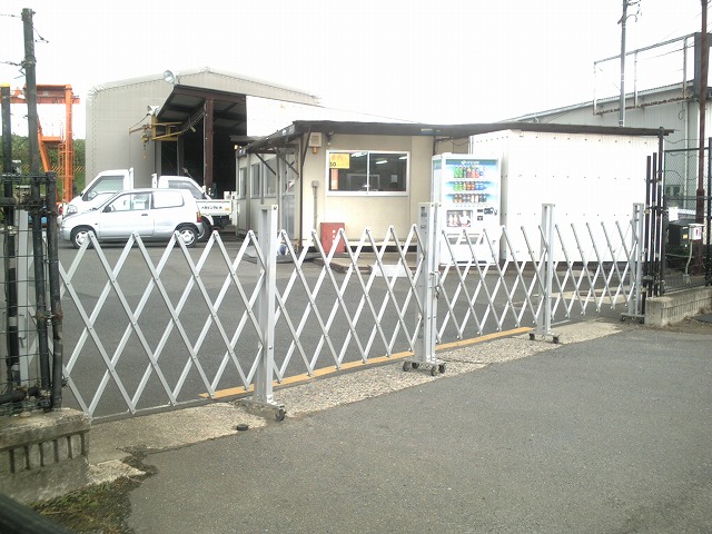 ゲート工業□アルミキャスターゲート／Mタイプ／伸縮門扉／倉庫／入口 