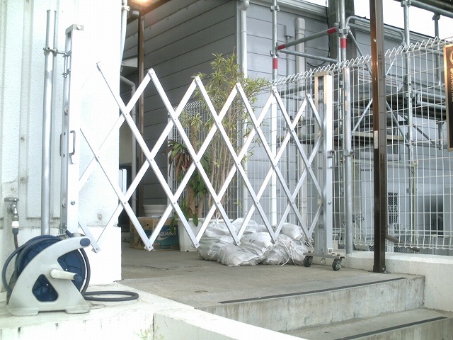 アルミクロスゲート 高さ2.0m Cタイプ 両開き - ゲート工業